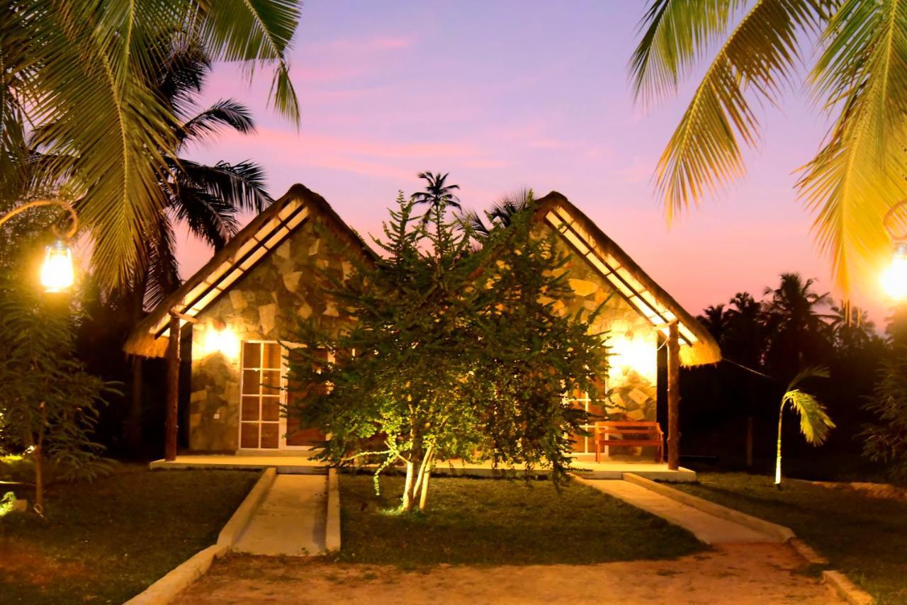 Coco Village Hotel Chilaw Bangadeniya Extérieur photo